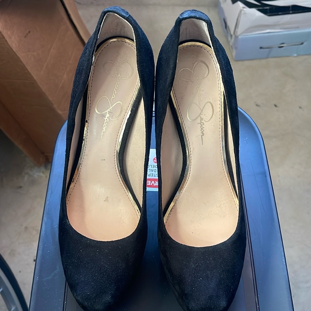 Size 9 black suede pumps in excellent condition